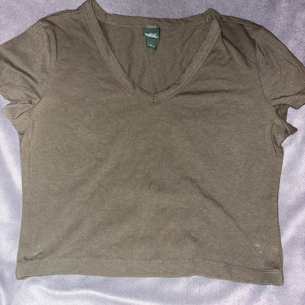 Wild Fable Olive V-Neck Short Sleeve Tee